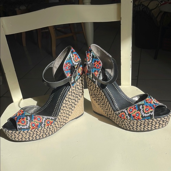 CIRCUS Sam Edelman Black and Multicolor Wedge Sandals Size 6.5 - Picture 4 of 7